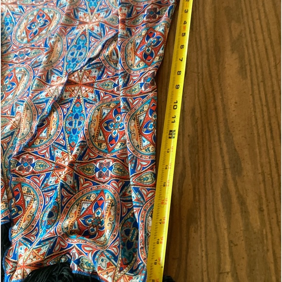 Lularue multicolored shawl/overlay. Lrg. Black fringe light weight. - Picture 4 of 5